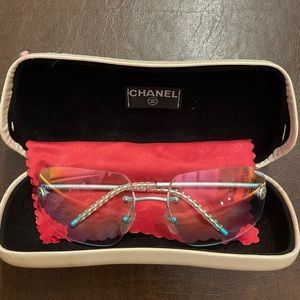 MUST HAVE ✨ VINTAGE CHANEL IRIDESCENT SUNGLASSES